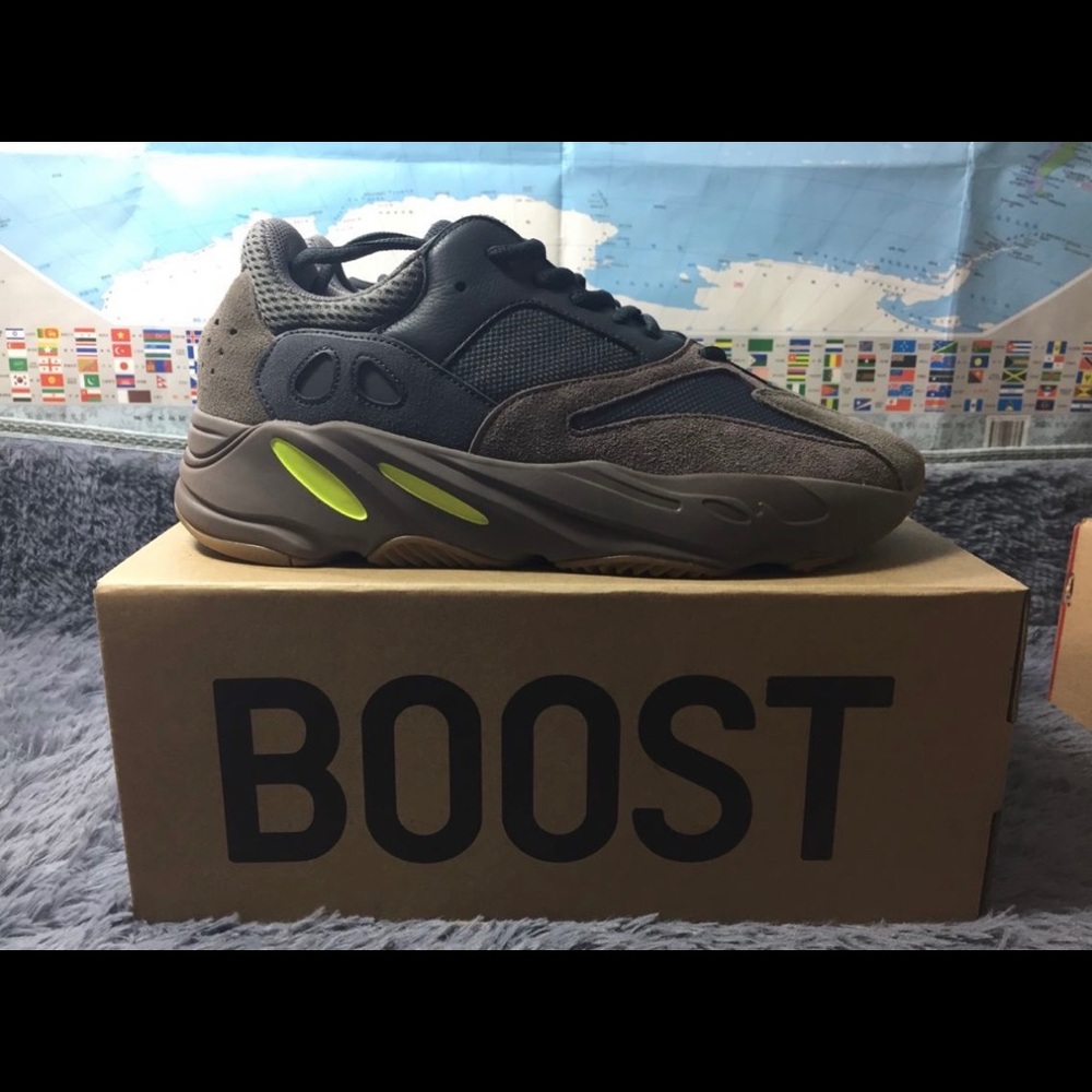 Yeezy boost 700